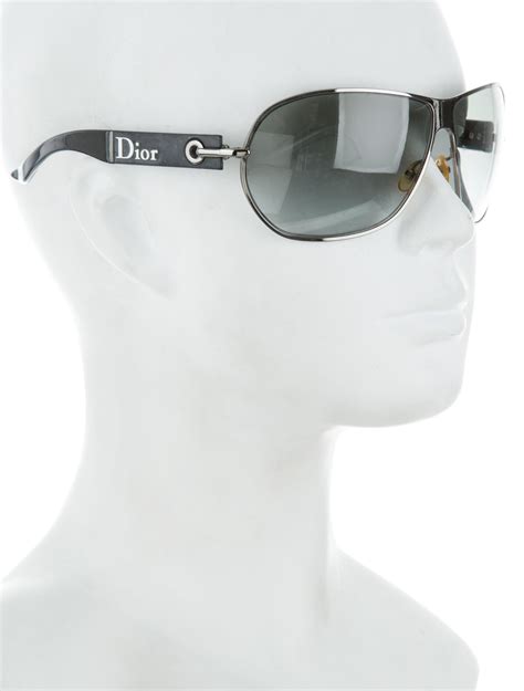 christian dior sunglasses with logo on the lent|DIOR.